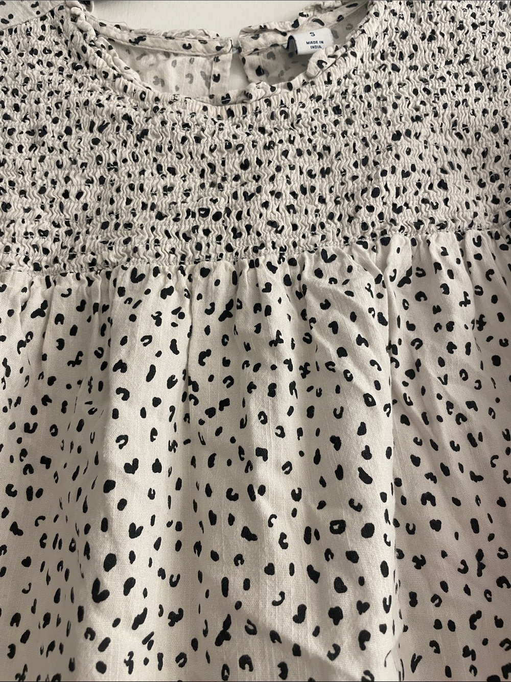 Old Navy Cream and Black Smocked Flutter-Sleeve Blouse - Picture 2 of 3